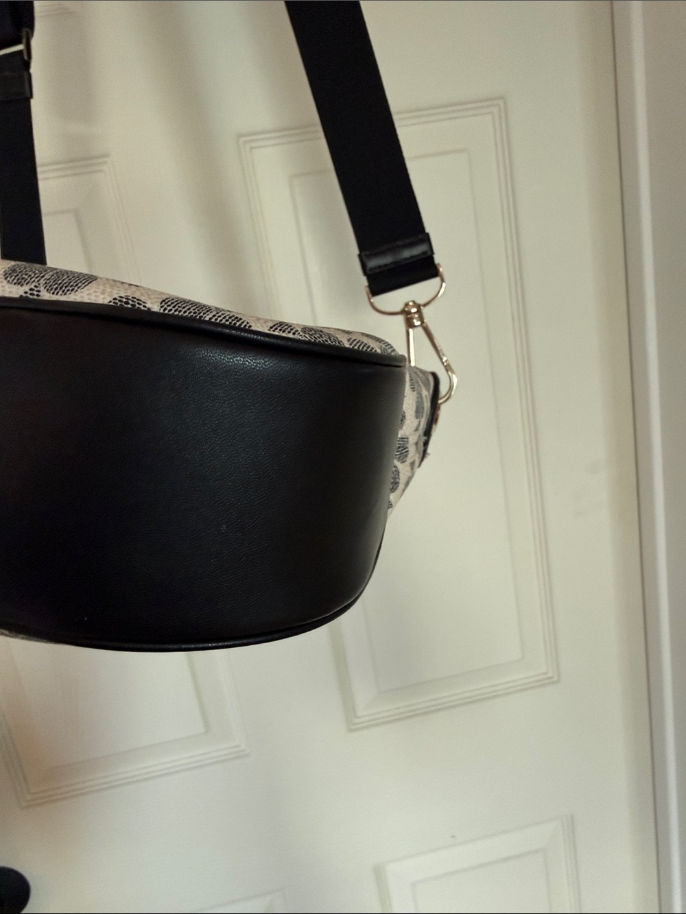 kate spade Cream and Gray Patterned Crossbody with Black Strap - Picture 4 of 11